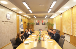 Gürcüstan parlamentinin Təhsil, elm və gənclərlə iş komitəsi sədrinin birinci müavininin rəhbərlik etdiyi nümayəndə heyəti BDU-da