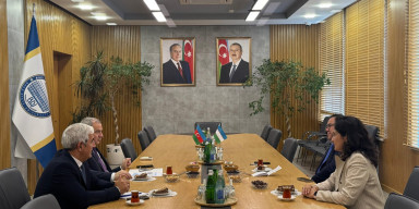 BDU ilə Özbəkistanın Jurnalistika və Kütləvi Kommunikasiya Universitetinin rektorları arasında görüş