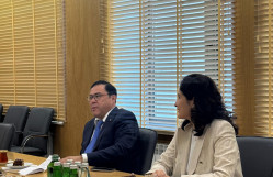 BDU ilə Özbəkistanın Jurnalistika və Kütləvi Kommunikasiya Universitetinin rektorları arasında görüş