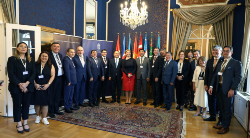 BDU-nun prorektoru Macarıstanda Türk Dövlətlərinin Akademik Konfransında iştirak edib