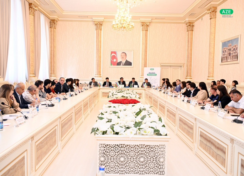 “BDU könüllüləri” təşkilatının sədri gənclər və idman naziri ilə görüşdə süni intellekt etikasına dair layihəni təqdim edib