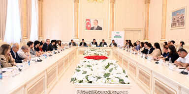 “BDU könüllüləri” təşkilatının sədri gənclər və idman naziri ilə görüşdə süni intellekt etikasına dair layihəni təqdim edib