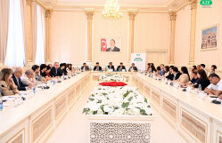 “BDU könüllüləri” təşkilatının sədri gənclər və idman naziri ilə görüşdə süni intellekt etikasına dair layihəni təqdim edib