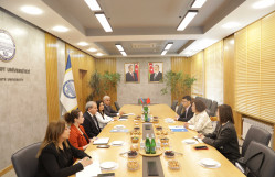 Çin Xalq Respublikasının Azərbaycandakı yeni səfiri xanim Lu Mey BDU-da olub