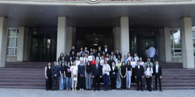 BDU-da Everesti fəth edən azərbaycanlı alpinist Vəfa Musayeva ilə görüş