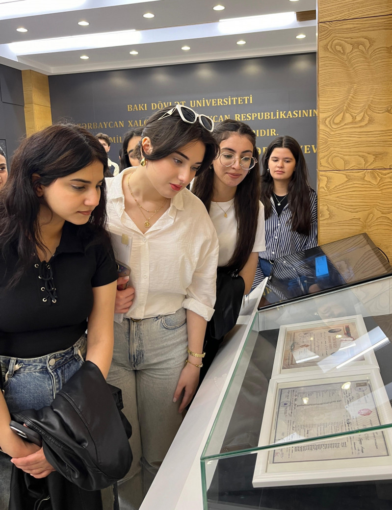 BDU tələbələri Heydər Əliyev Muzeyini ziyarət ediblər