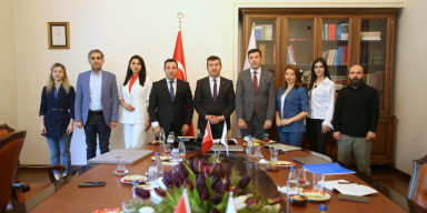 BDU-nun nümayəndə heyəti Türkiyənin Ankara Sosial Elmlər Universitetində
