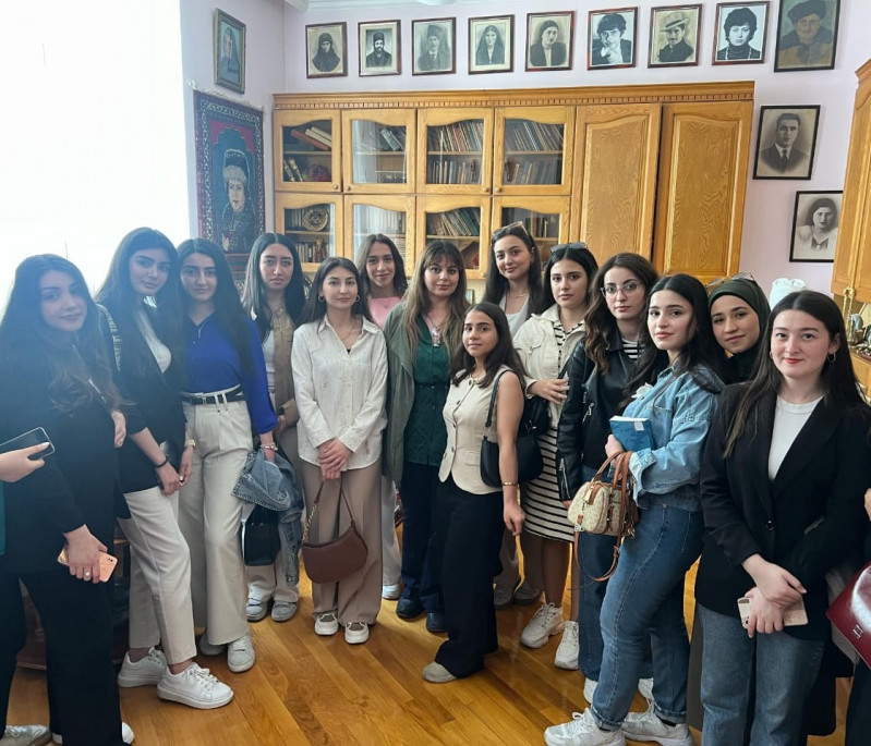 BDU-nun SABAH qruplarının tələbələri üçün Xalq yazıçısı Əzizə Cəfərzadənin ev-muzeyində interaktiv dərs