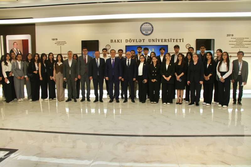 XİN-in xüsusi tapşırıqlar üzrə səfiri Elşad İskəndərov BDU tələbələri ilə görüşüb