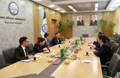 XİN-in xüsusi tapşırıqlar üzrə səfiri Elşad İskəndərov BDU tələbələri ilə görüşüb