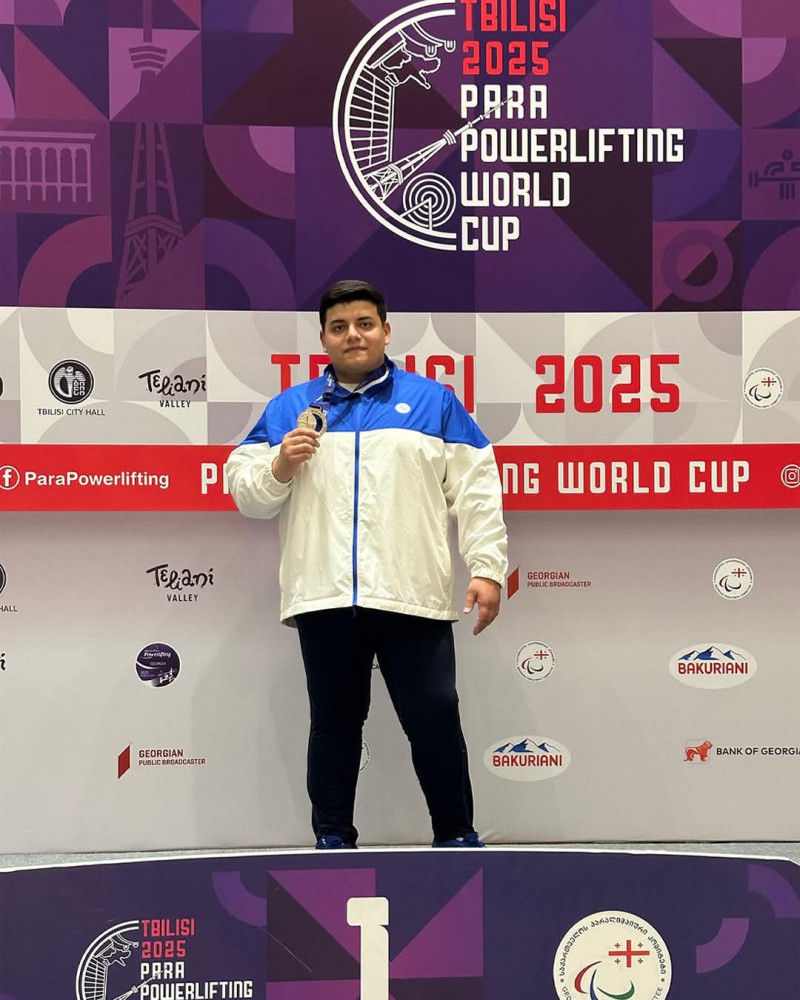BDU tələbəsi parapauerliftinq üzrə dünya kubokunda gümüş medal qazanıb