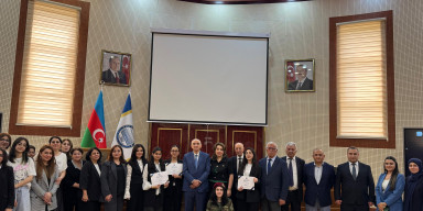 BDU-da Ulu Öndər Heydər Əliyevin anadan olmasının 102-ci ildönümünə həsr olunmuş ingilis dilində esse müsabiqəsi keçirilib