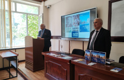 BDU-da özbək yazıçısı Adil Yaqubovun “Uluğbəy xəzinəsi” romanının təqdimatı keçirilib