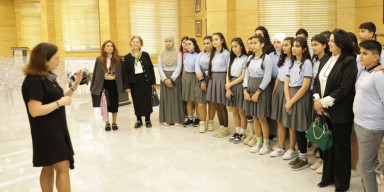 Bakının 322 nömrəli tam orta məktəbinin şagirdləri BDU-nu ziyarət ediblər