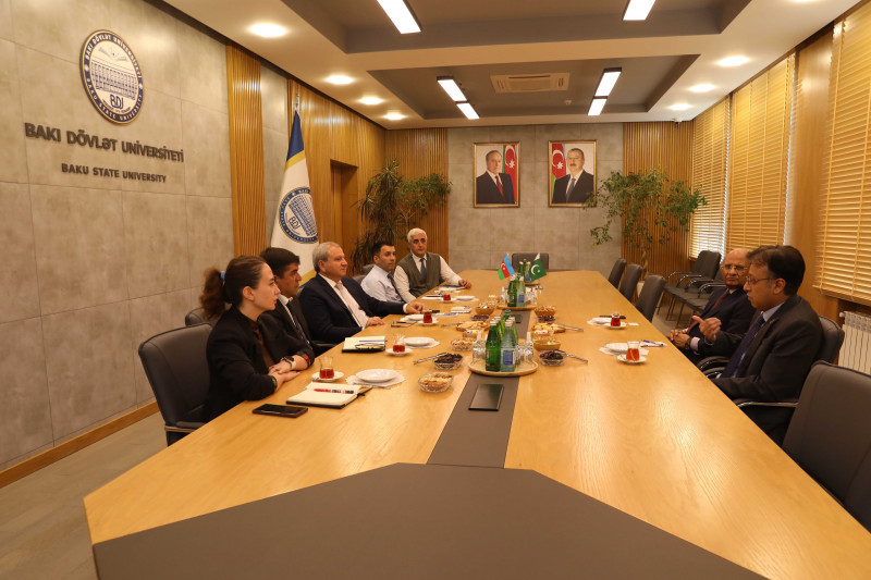 BDU-da Pakistan səfiri və NUST Universitetinin rəsmisi ilə görüş
