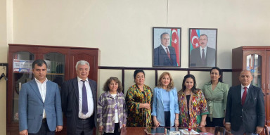 Özbəkistan alimləri Filologiya fakültəsinin qonağı olublar