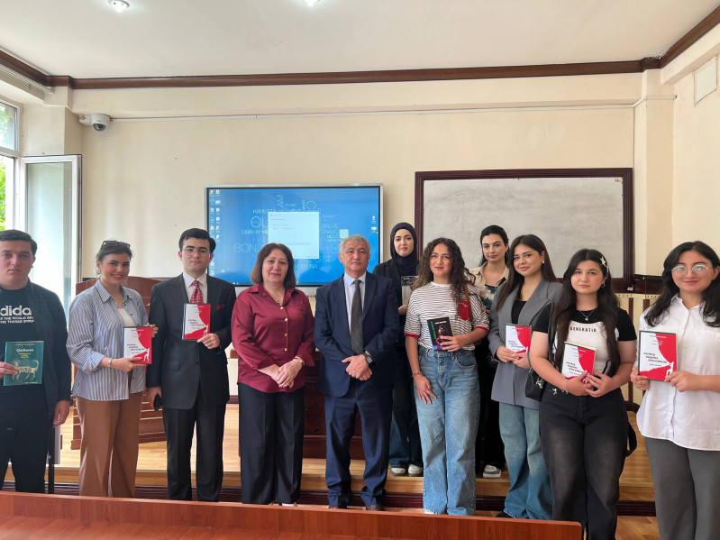 BDU-da tanınmış şair Qəşəm Nəcəfzadə ilə görüş