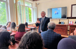 BDU-da tanınmış şair Qəşəm Nəcəfzadə ilə görüş