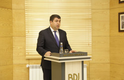 YAP Yasamal rayon təşkilatının sədri Bəxtiyar Nəbiyev BDU-da mühazirə deyib