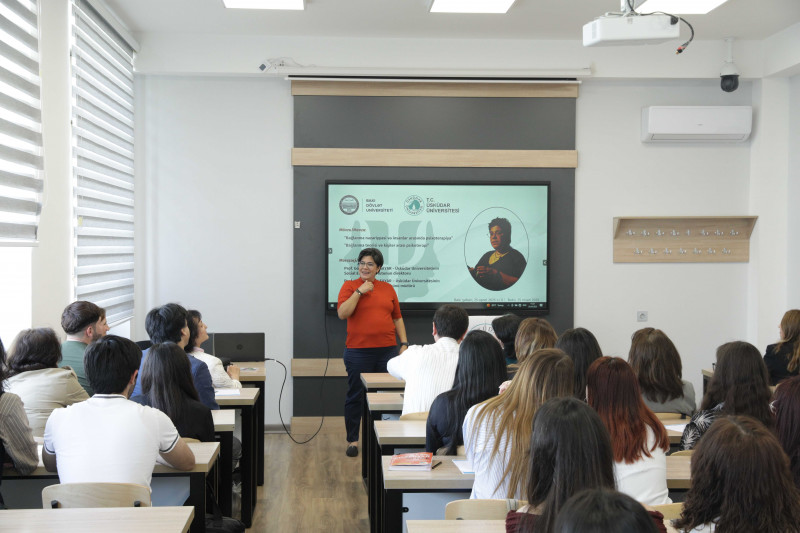 Türkiyənin Üsküdar Universitetinin Sosial Elmlər İnstitutunun direktoru BDU-da ustad dərsi keçib