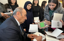 BDU-nun Filologiya fakültəsində tanınmış şair Fəxrəddin Ziya ilə görüş