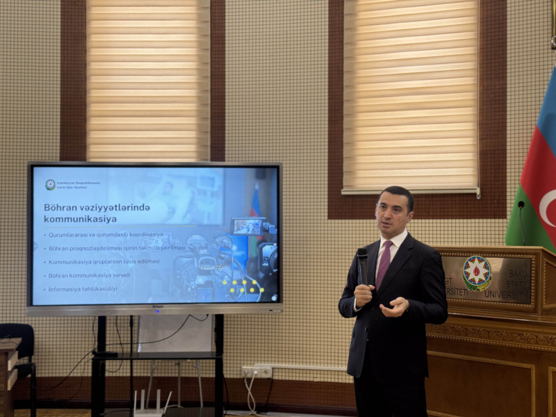 XİN-in mətbuat katibi Ayxan Hacızadə BDU-nun tələbələri ilə görüşüb