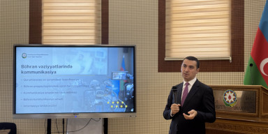 XİN-in mətbuat katibi Ayxan Hacızadə BDU-nun tələbələri ilə görüşüb