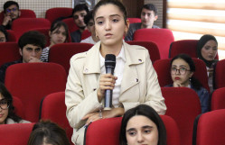XİN-in mətbuat katibi Ayxan Hacızadə BDU-nun tələbələri ilə görüşüb