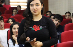 XİN-in mətbuat katibi Ayxan Hacızadə BDU-nun tələbələri ilə görüşüb