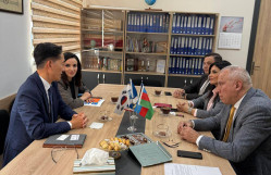 Koreyalı diplomat BDU tələbələrinə mühazirə deyib