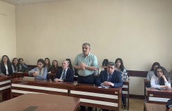 Türkiyənin Kocaeli Universitetinin professoru BDU-da elmi seminar keçib