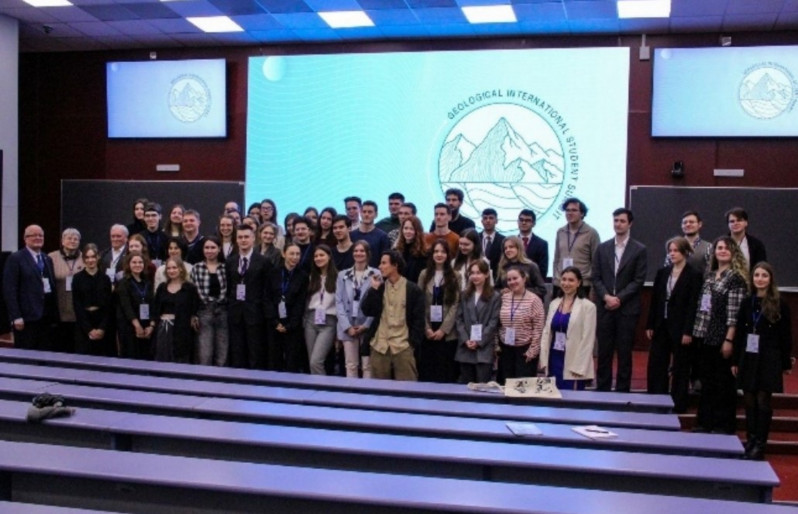 BDU-nun Geologiya fakültəsinin tələbələri Rusiyada beynəlxalq konfransda məruzə ediblər