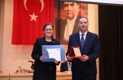 İzmirdə BDU-nun həmtəşkilatçılığı ilə azərbaycanlılara qarşı törədilmiş soyqırımlara həsr olunmuş konfrans keçirilib