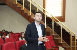 Gənclərin İnkişaf və Karyera Mərkəzinin baş direktoru BDU tələbələri ilə görüşüb
