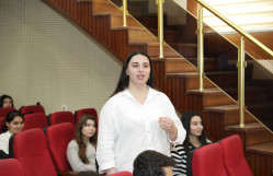 Gənclərin İnkişaf və Karyera Mərkəzinin baş direktoru BDU tələbələri ilə görüşüb