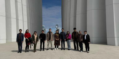 BDU-da fəaliyyət göstərən “Yeni klub”un üzvləri Zəfər parkını ziyarət ediblər