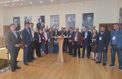 BDU-nun elmi işçisi arı xəstəliklərinə dair konfransda çıxış edib