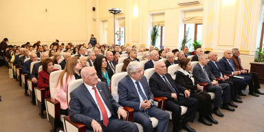 BDU-nun kafedra müdiri, AMEA-nın müxbir üzvü Elşad Qurbanovun “Azərbaycanın bitki örtüyü” kitabının təqdimatı olub