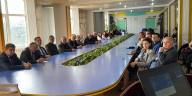 BDU-da iqtisadi fizikanın problemləri müzakirə olunub