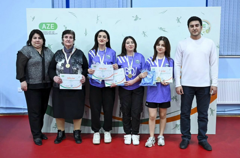 BDU-nun qadınlardan ibarək stolüstü tennis komandası birinci olub
