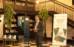 “İctimaiyyətlə əlaqələrin əsasları” adlı dərs vəsaitinin təqdimatı keçirilib