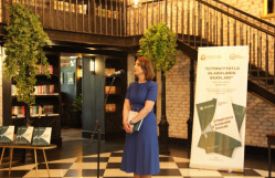 “İctimaiyyətlə əlaqələrin əsasları” adlı dərs vəsaitinin təqdimatı keçirilib