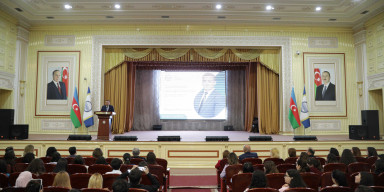 AzTv sədri Rövşən Məmmədov BDU tələbələri ilə görüşüb