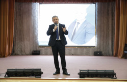 AzTv sədri Rövşən Məmmədov BDU tələbələri ilə görüşüb