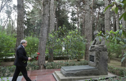 Azərbaycan milli mətbuatının 150 illik yubileyinə həsr olunmuş Beynəlxalq konfransın əsas sessiyasının açılışı