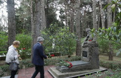 Azərbaycan milli mətbuatının 150 illik yubileyinə həsr olunmuş Beynəlxalq konfransın əsas sessiyasının açılışı