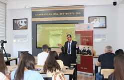 Əməkdar jurnalist Akif Aşırlı ustad dərsi keçib