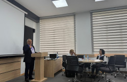 Konfrans bölmə iclasları ilə davam edib