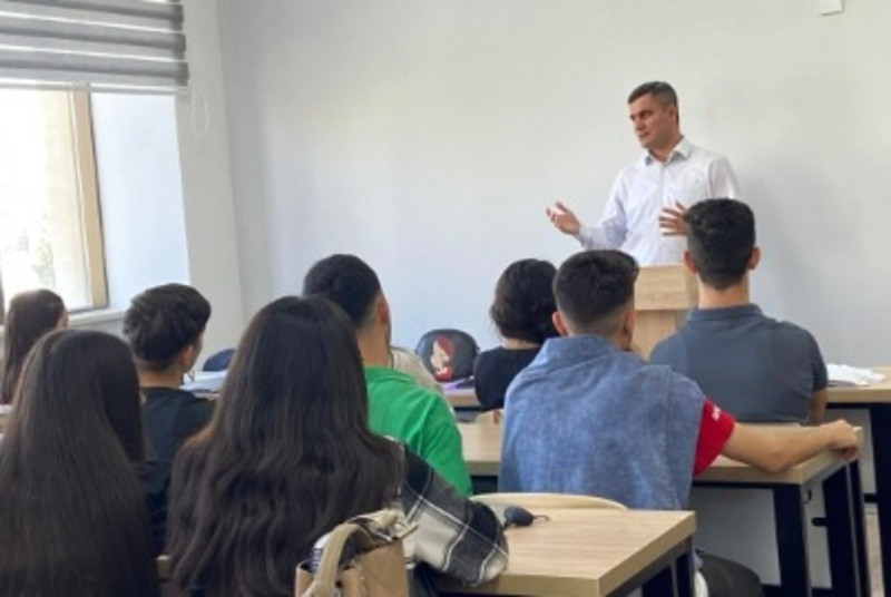 ARB 24-ün rəhbəri tələbələrə təlim keçib