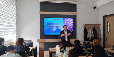 "Sosial media və rəqəmsal savadlılıq" mövzusunda açıq dərs